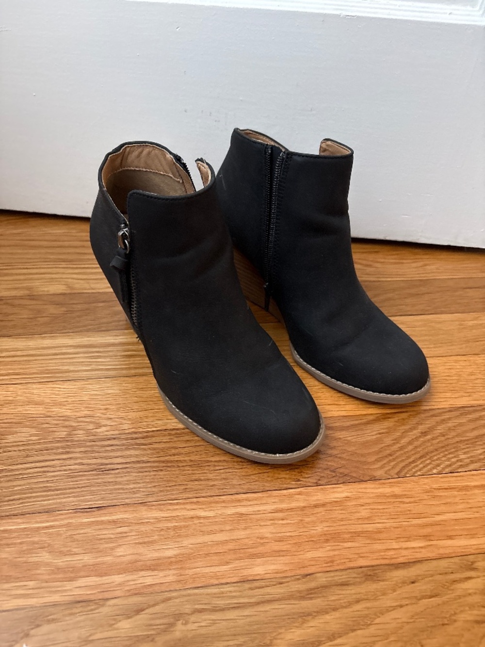 Report Footwear Guine Wedge Bootie, Black, Sz 8, EUC
